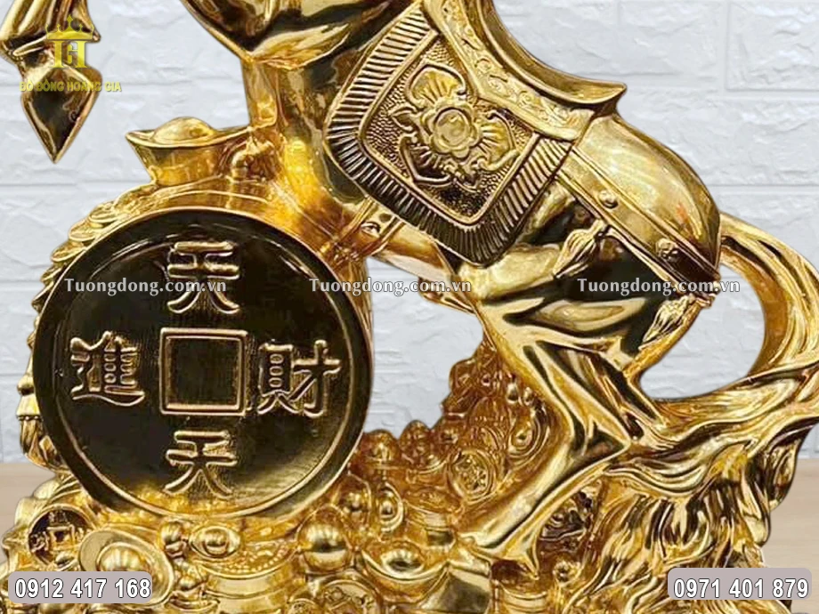 Đồng xu chiêu tài tiến bảo được chạm khắc sắc nét